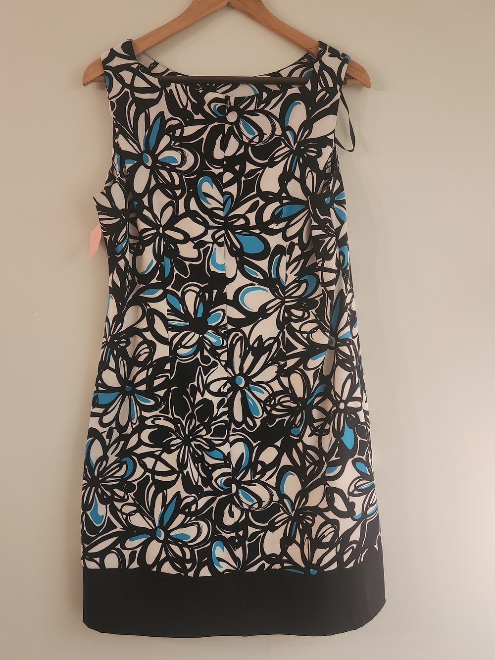 EUC I.N. Studio Black, White & Blue Floral Shift Mini Dress